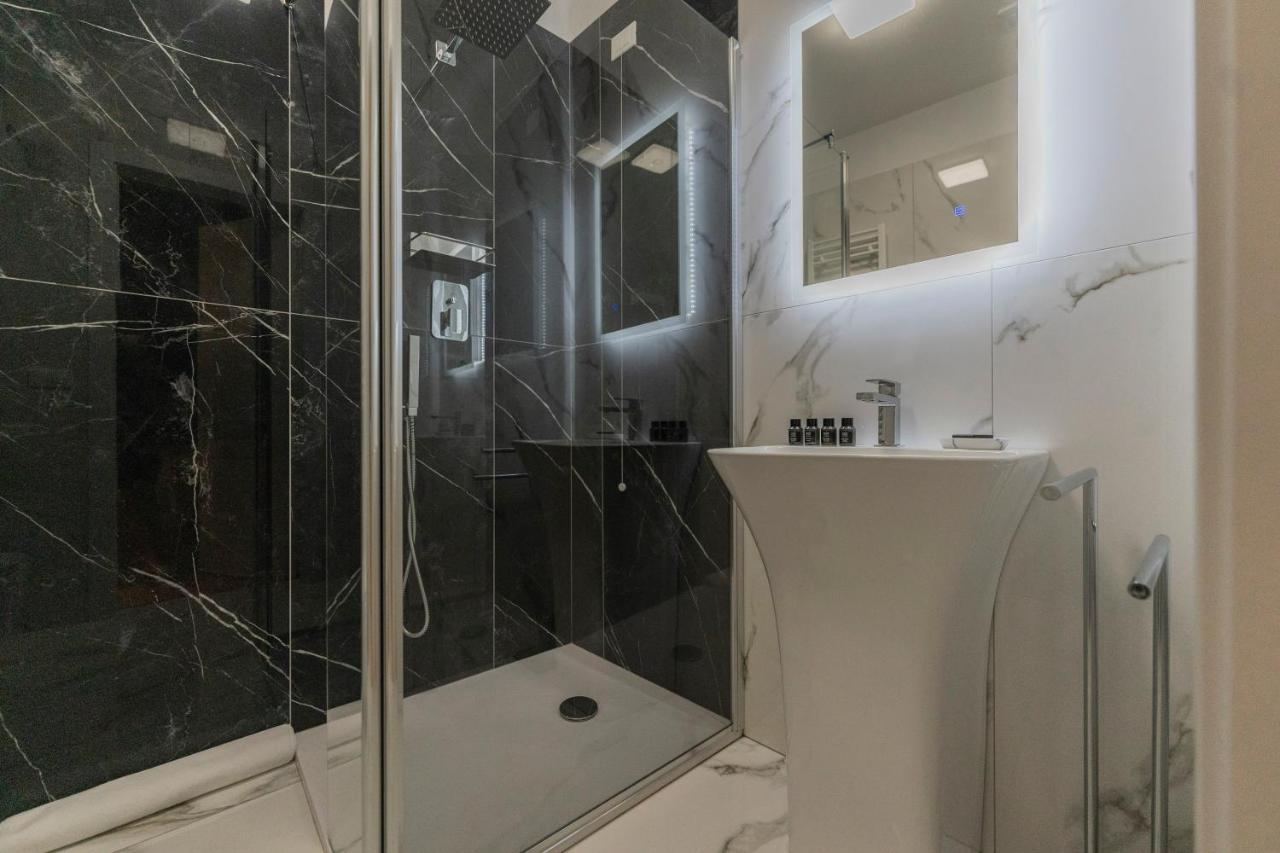 Aldrovandi Luxury Suites And Apartment Bologna Eksteriør billede