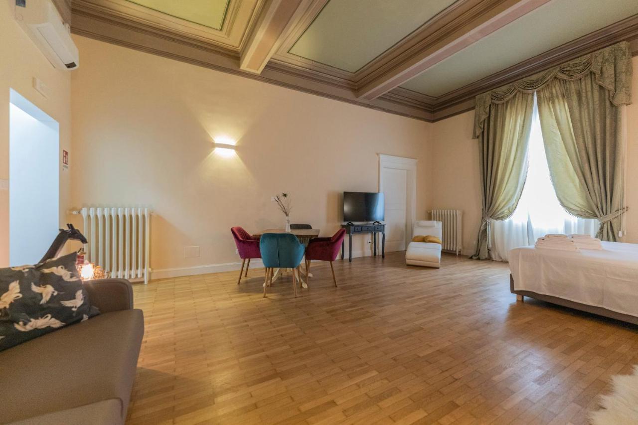 Aldrovandi Luxury Suites And Apartment Bologna Eksteriør billede